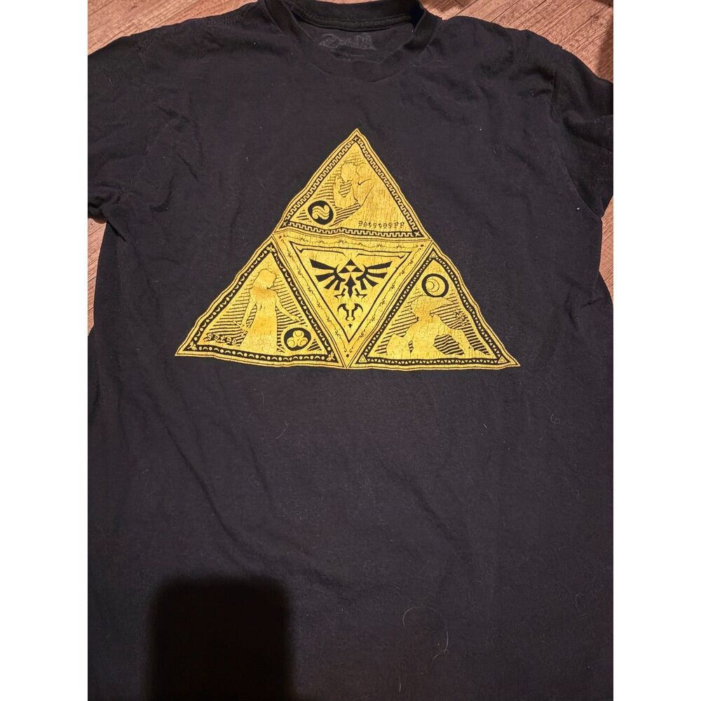 Black Zelda short sleeve t-shirt. Adult M